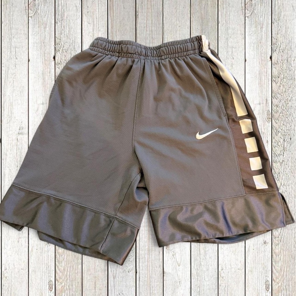 Nike Dri-FIT Boys Large Gray Basketball Shorts Big Logo Athletic